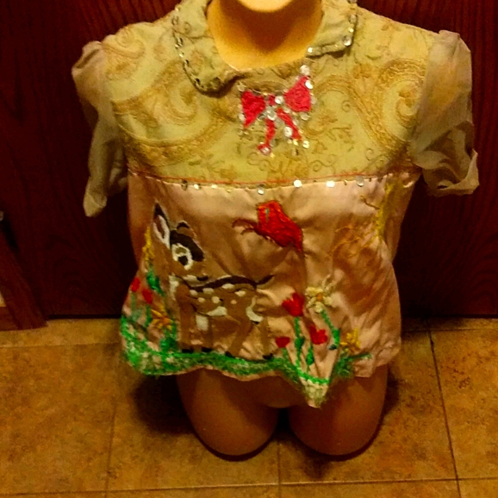 Vintage Pink and Green Embroidered Deer Appliqué Women’s Top